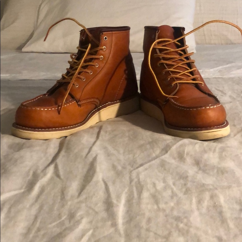 Redwing Boots. Classic Moc Toe sz 9 1/2 Womens